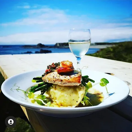 호텔 Doonmore Hotel, Bar & Restaurant
