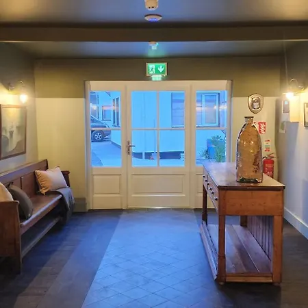 Doonmore Hotel, Bar & Restaurant 호텔 2*