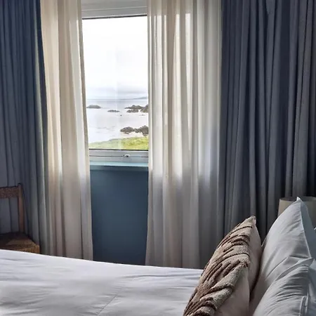 Doonmore Hotel, Bar & Restaurant Hotell