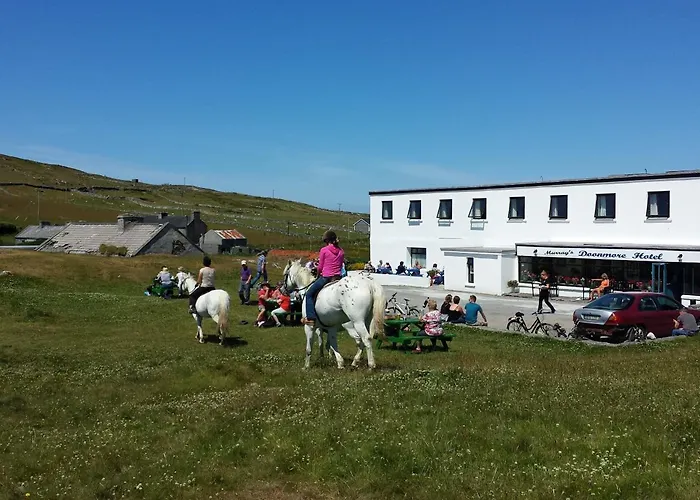 Doonmore Hotel, Bar & Restaurant 酒店 伊尼什博芬